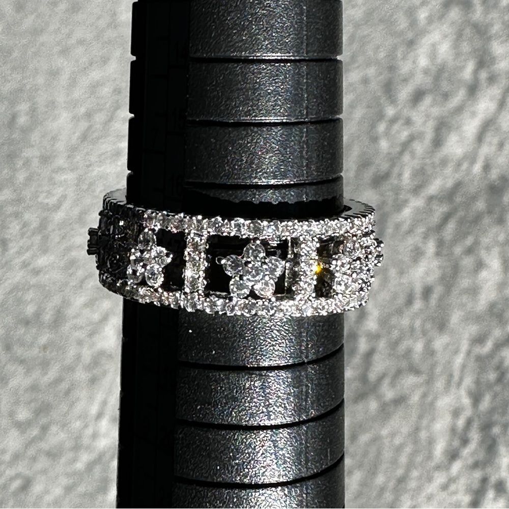 NEW Dazzling CZ Star Ring 18K White Gold (silver-tone) Celestial Cosmic Sz 7.75 - Picture 4 of 11